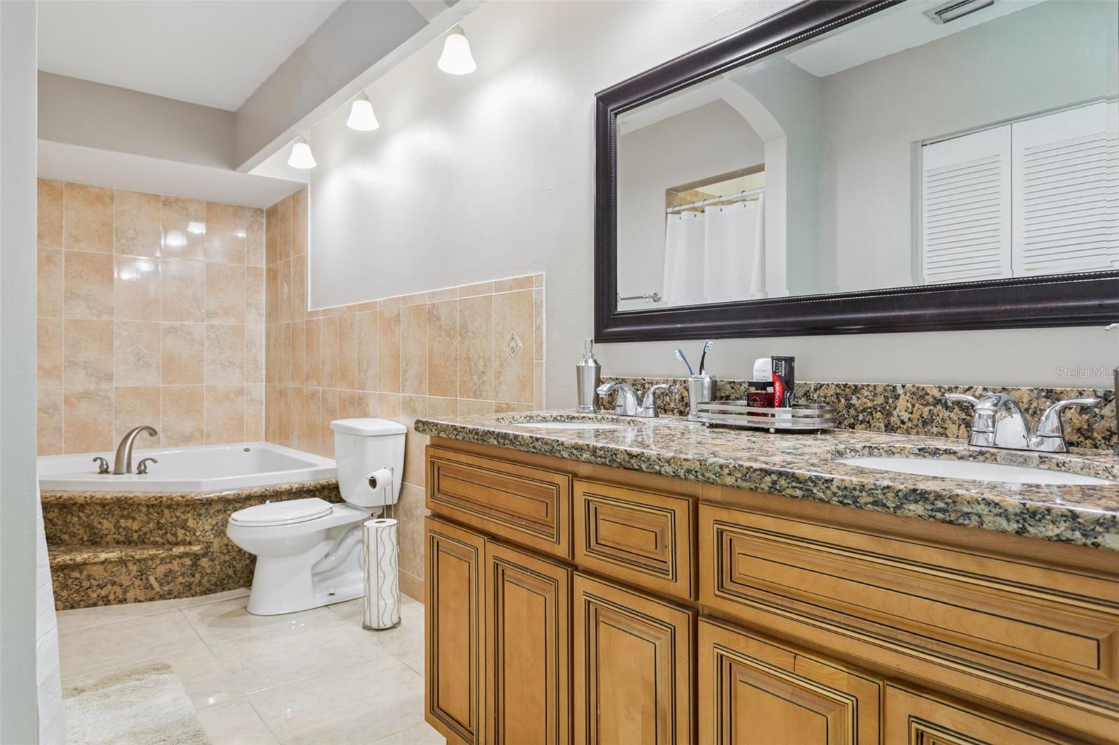16117 PEBBLEBROOK DR — photo 18