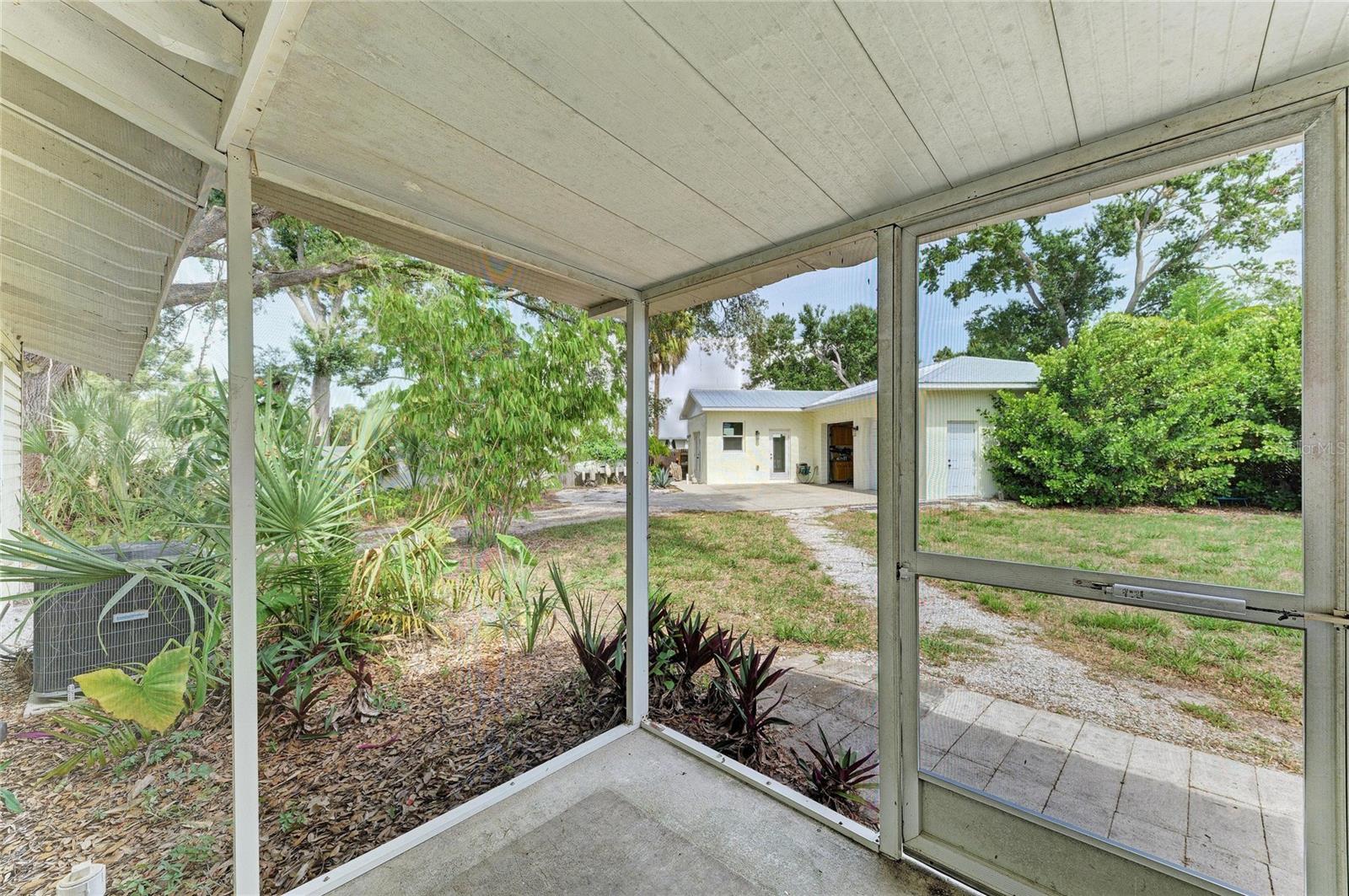 1300 LOMA LINDA CT — photo 39