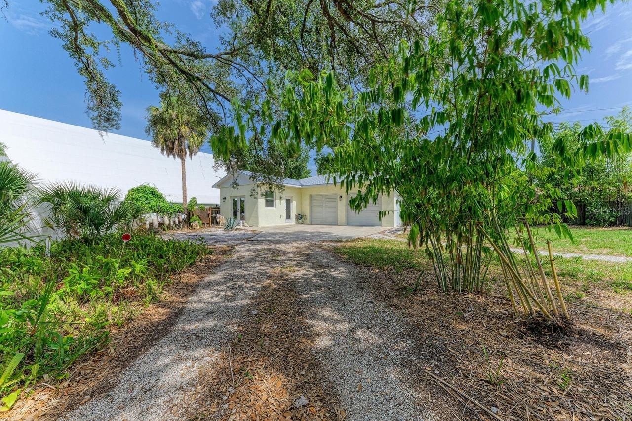 1300 LOMA LINDA CT — photo 40