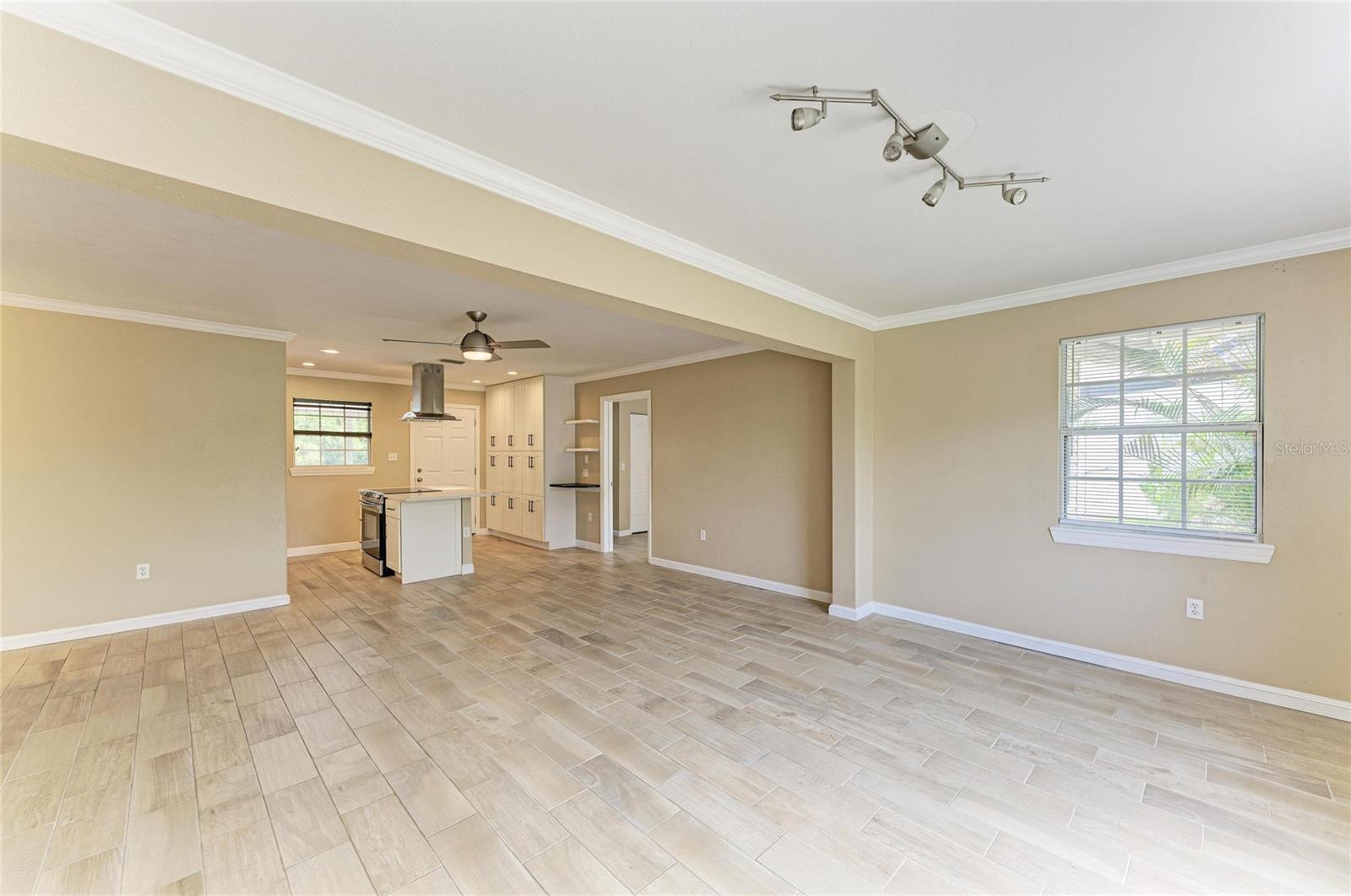 1300 LOMA LINDA CT — photo 15