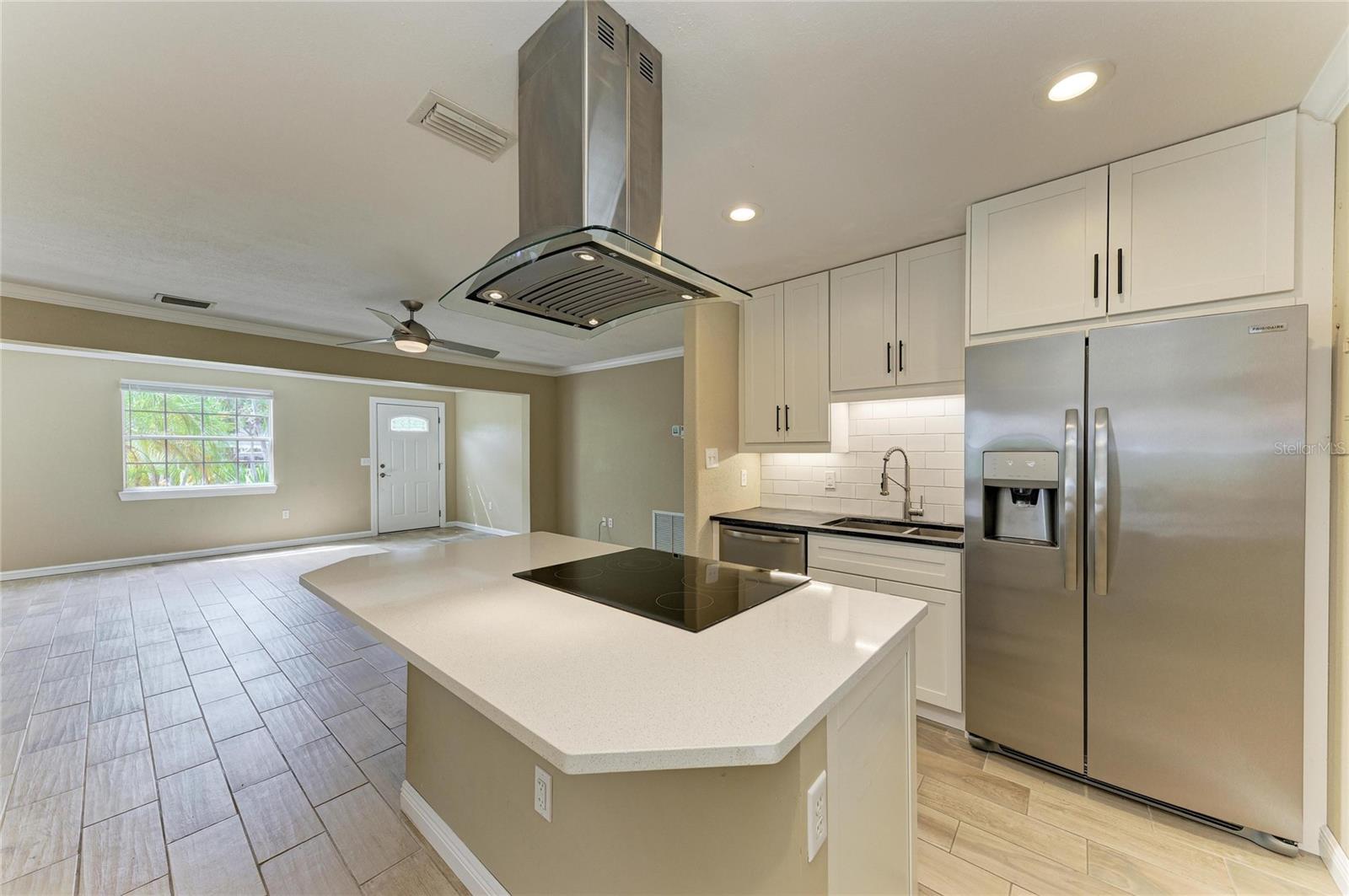 1300 LOMA LINDA CT — photo 8