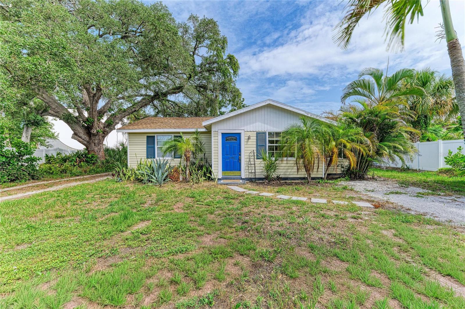 1300 LOMA LINDA CT — photo 2