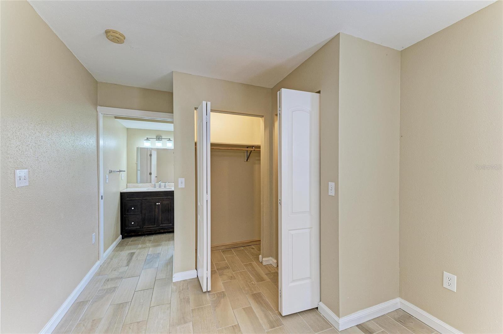 1300 LOMA LINDA CT — photo 30