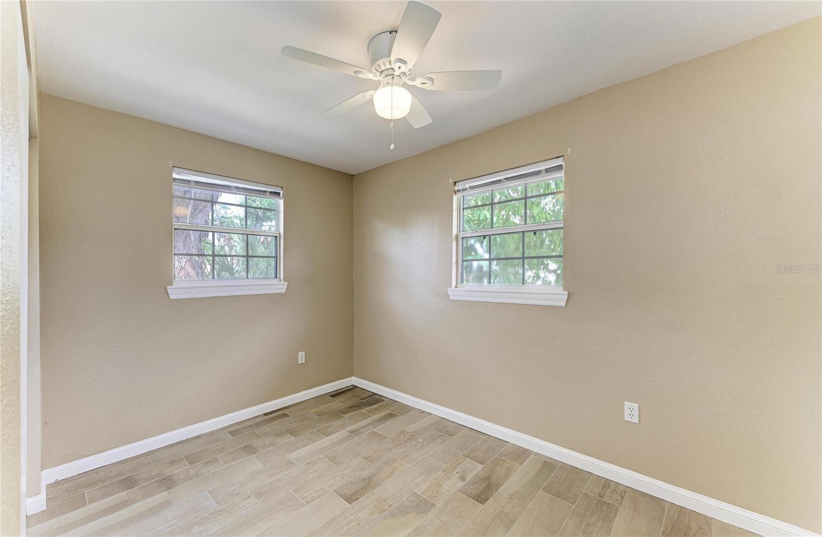 1300 LOMA LINDA CT — photo 23