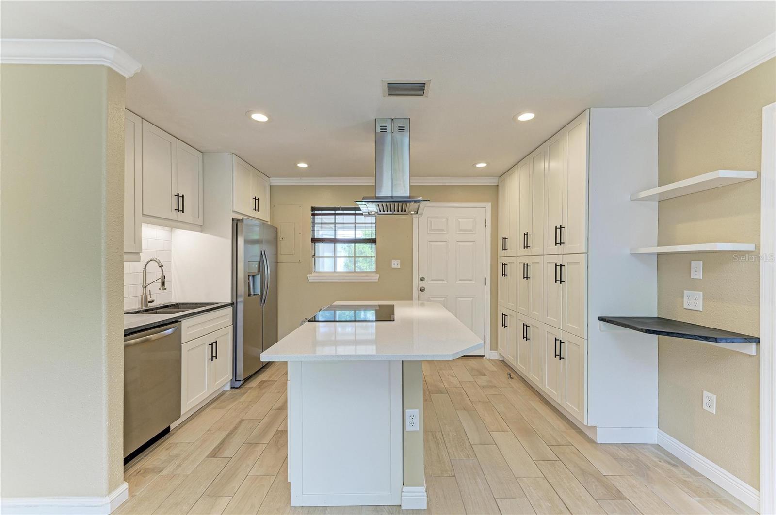 1300 LOMA LINDA CT — photo 10