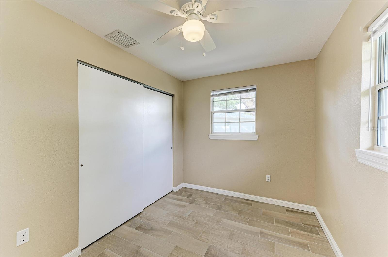 1300 LOMA LINDA CT — photo 24