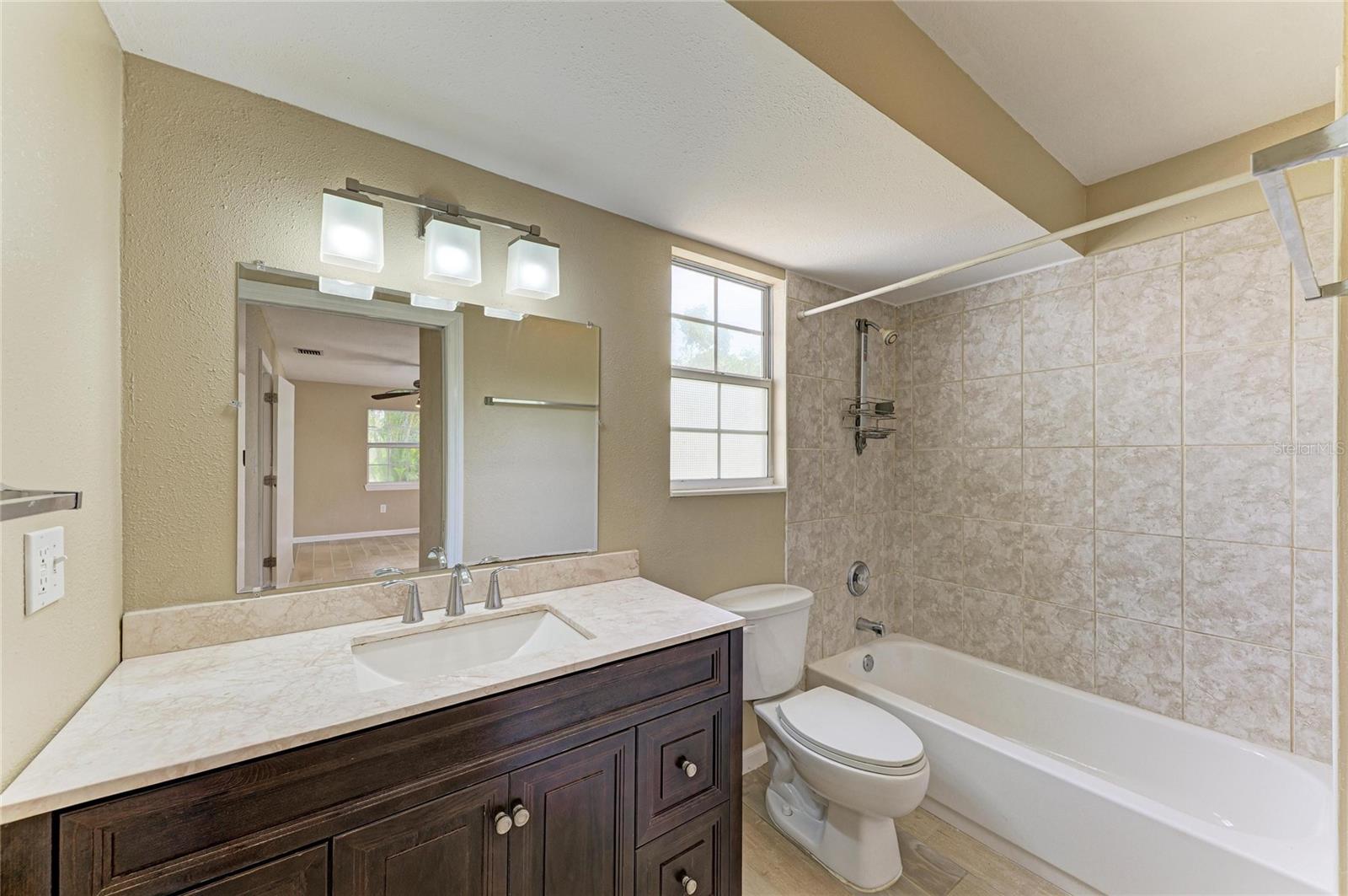 1300 LOMA LINDA CT — photo 32