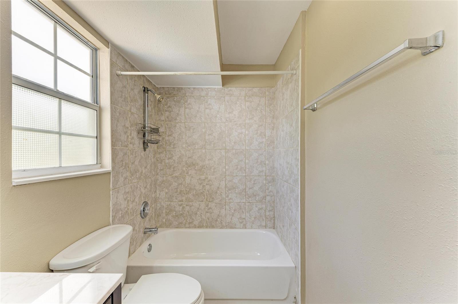 1300 LOMA LINDA CT — photo 33