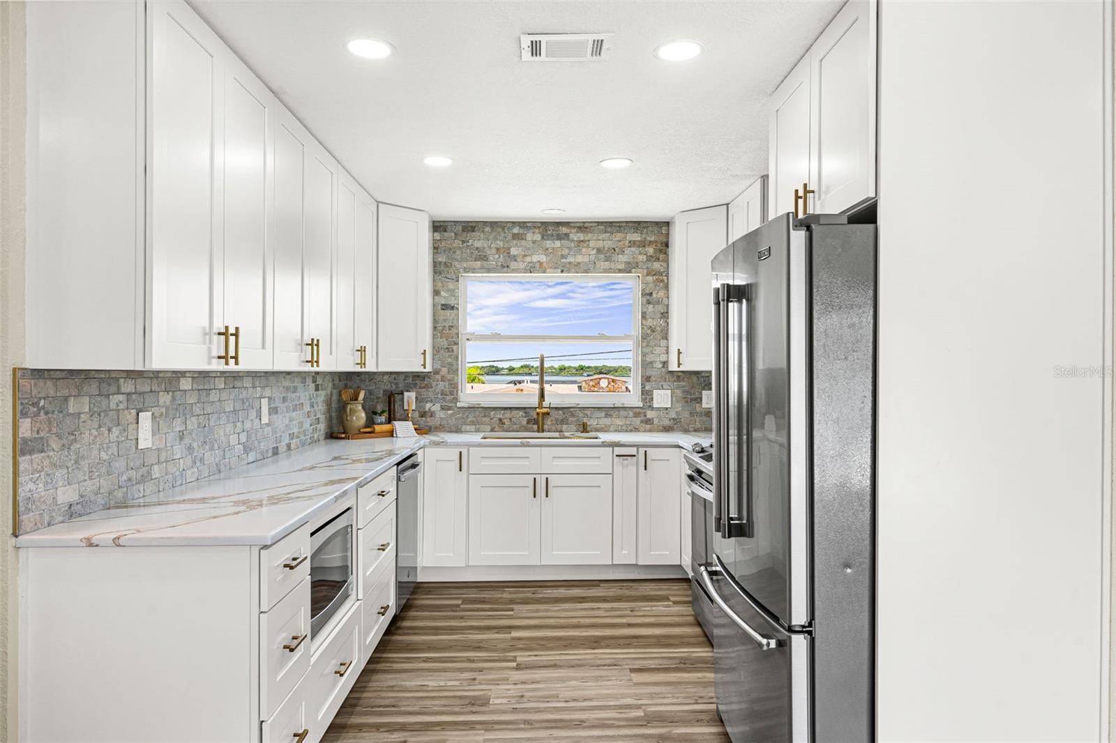 5404 BAY STATE RD — photo 9