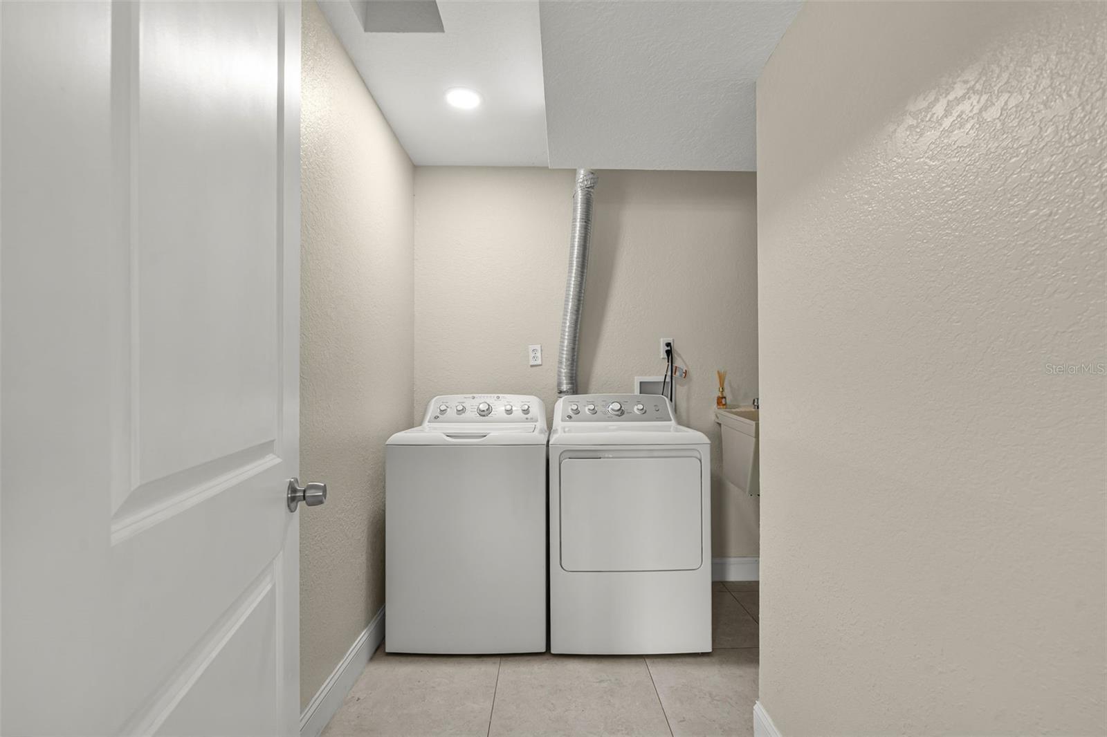 5404 BAY STATE RD — photo 32
