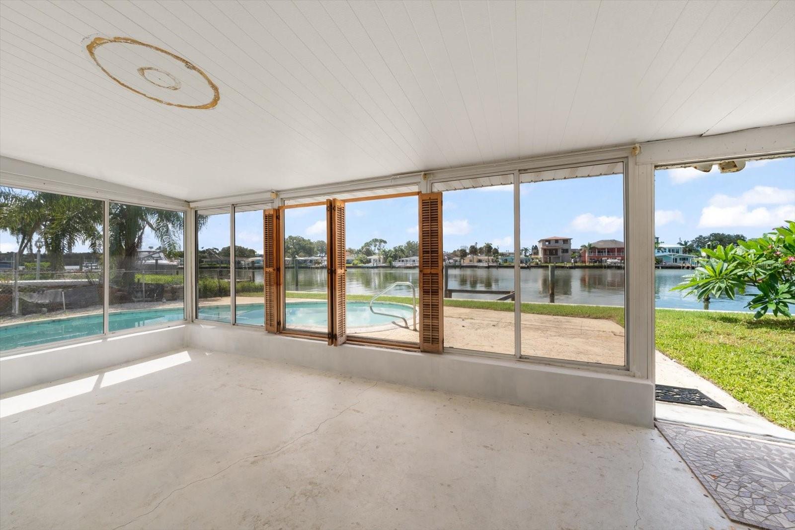 337 LA HACIENDA DR — photo 20