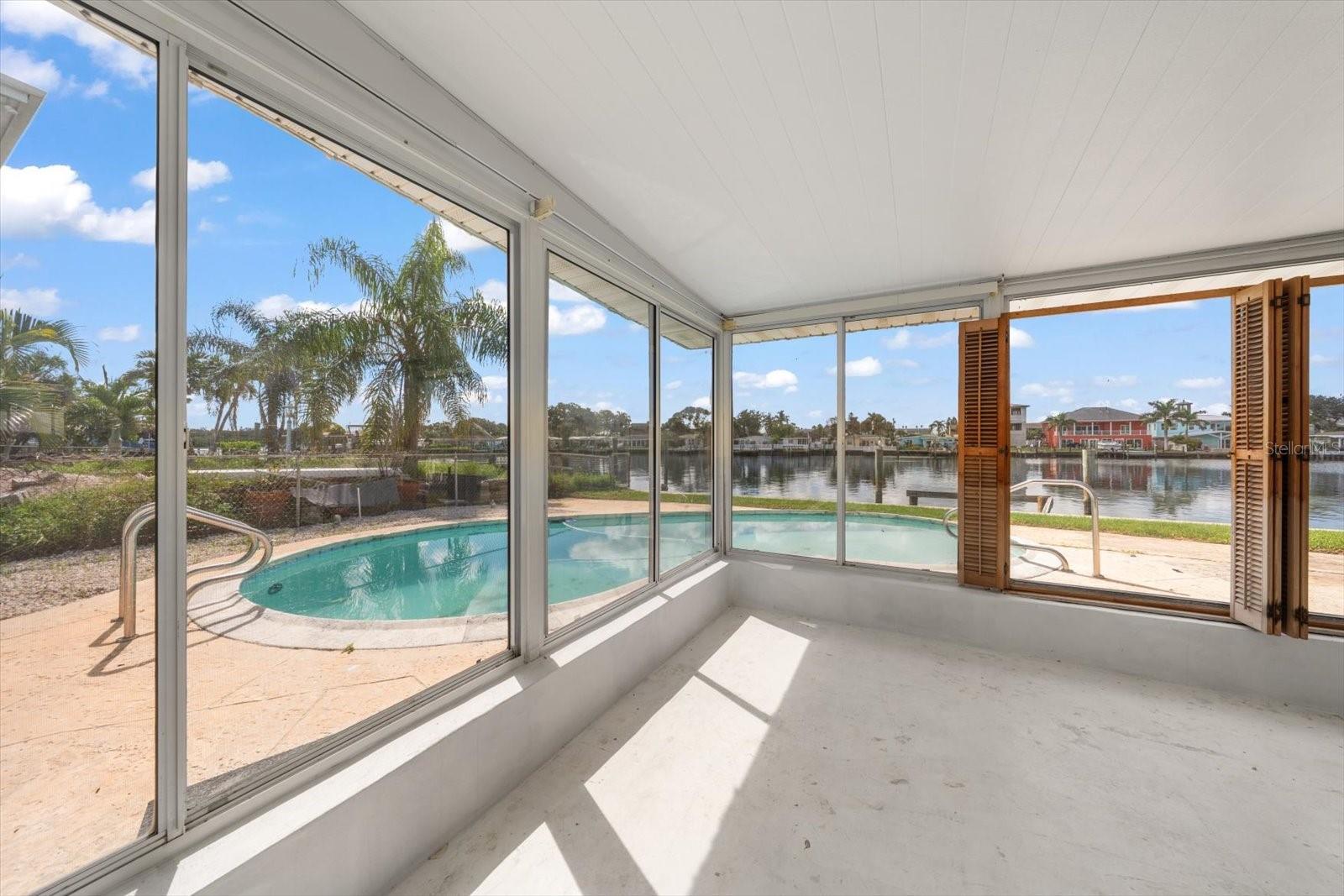 337 LA HACIENDA DR — photo 22