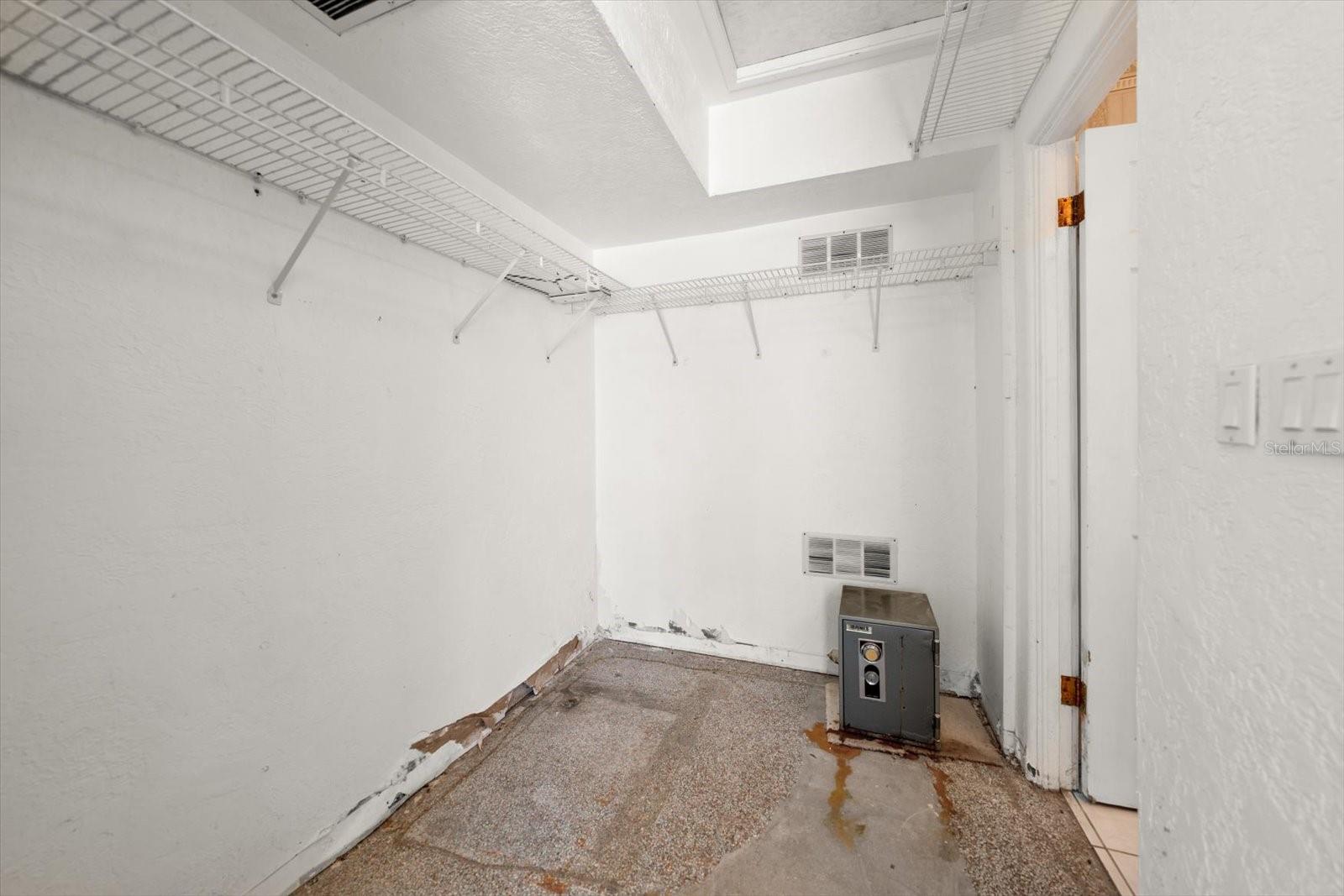 337 LA HACIENDA DR — photo 25