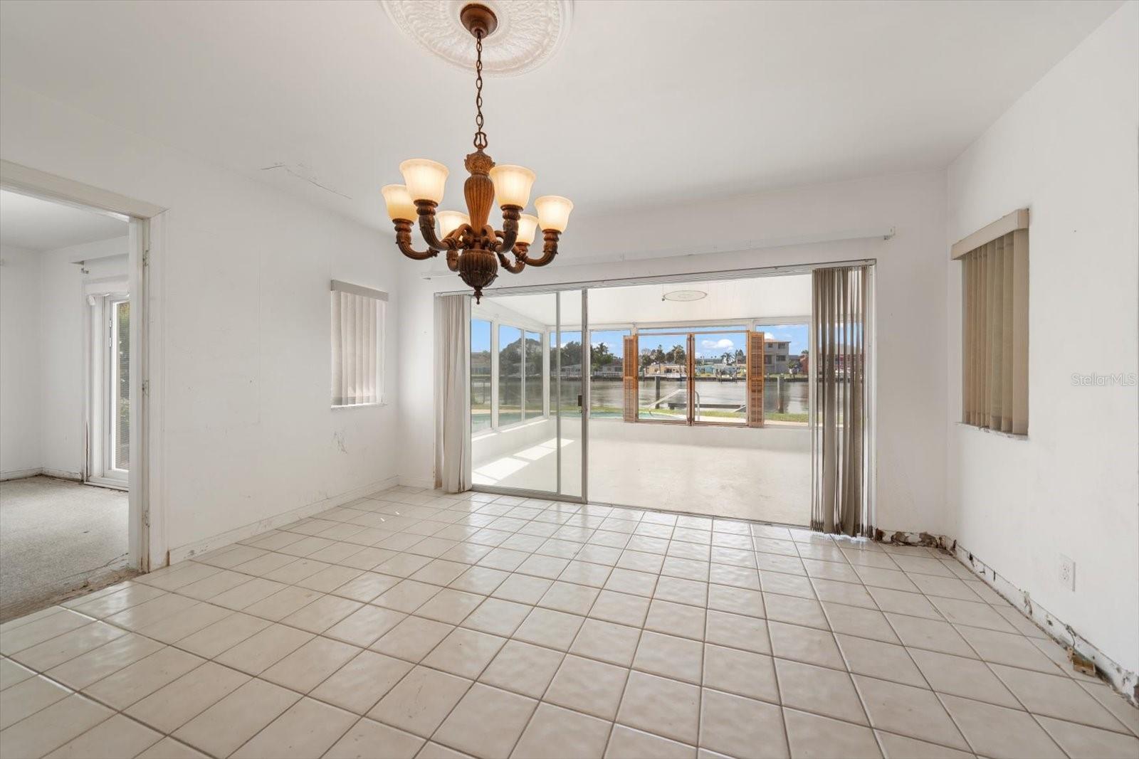 337 LA HACIENDA DR — photo 16