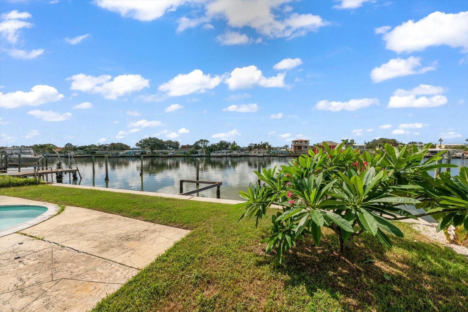 337 LA HACIENDA DR — photo 43