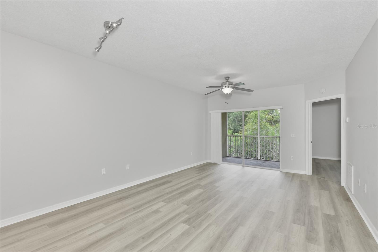 6437 CYPRESSDALE DR #201 — photo 5
