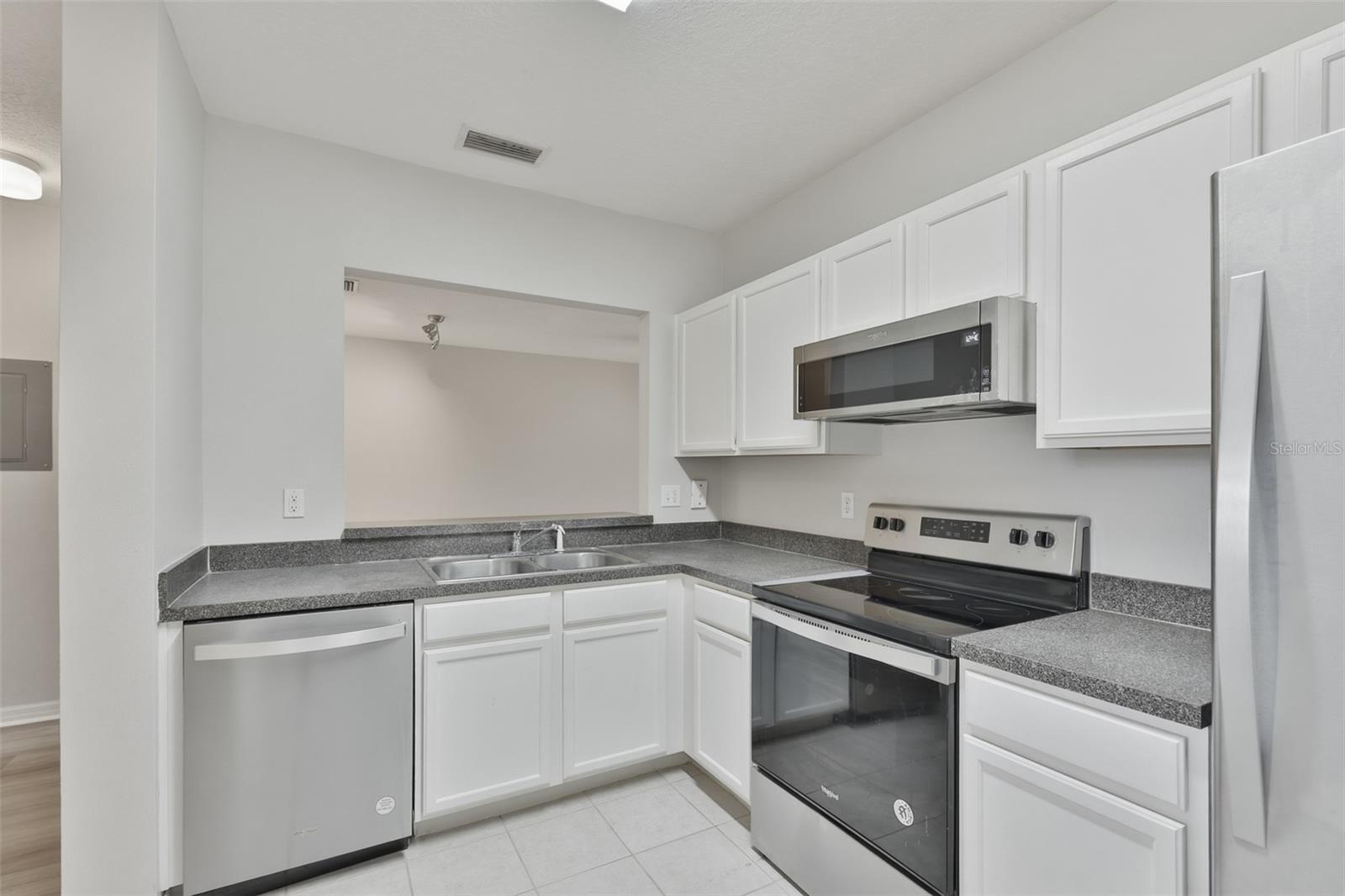 6437 CYPRESSDALE DR #201 — photo 3