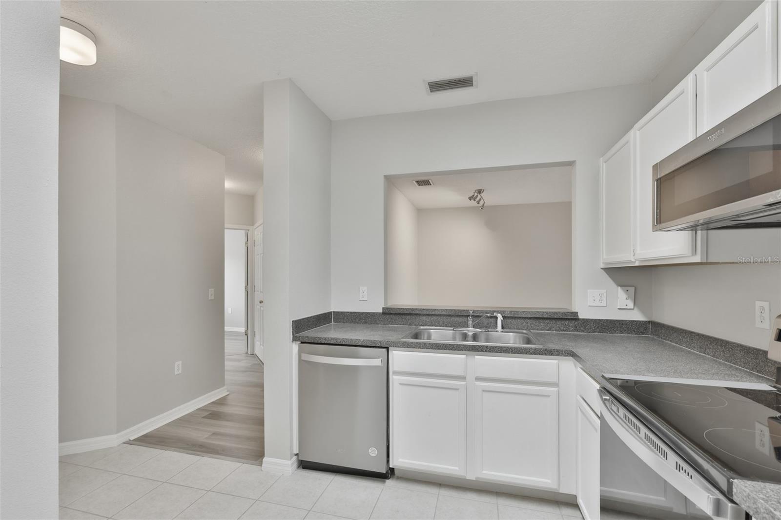 6437 CYPRESSDALE DR #201 — photo 4
