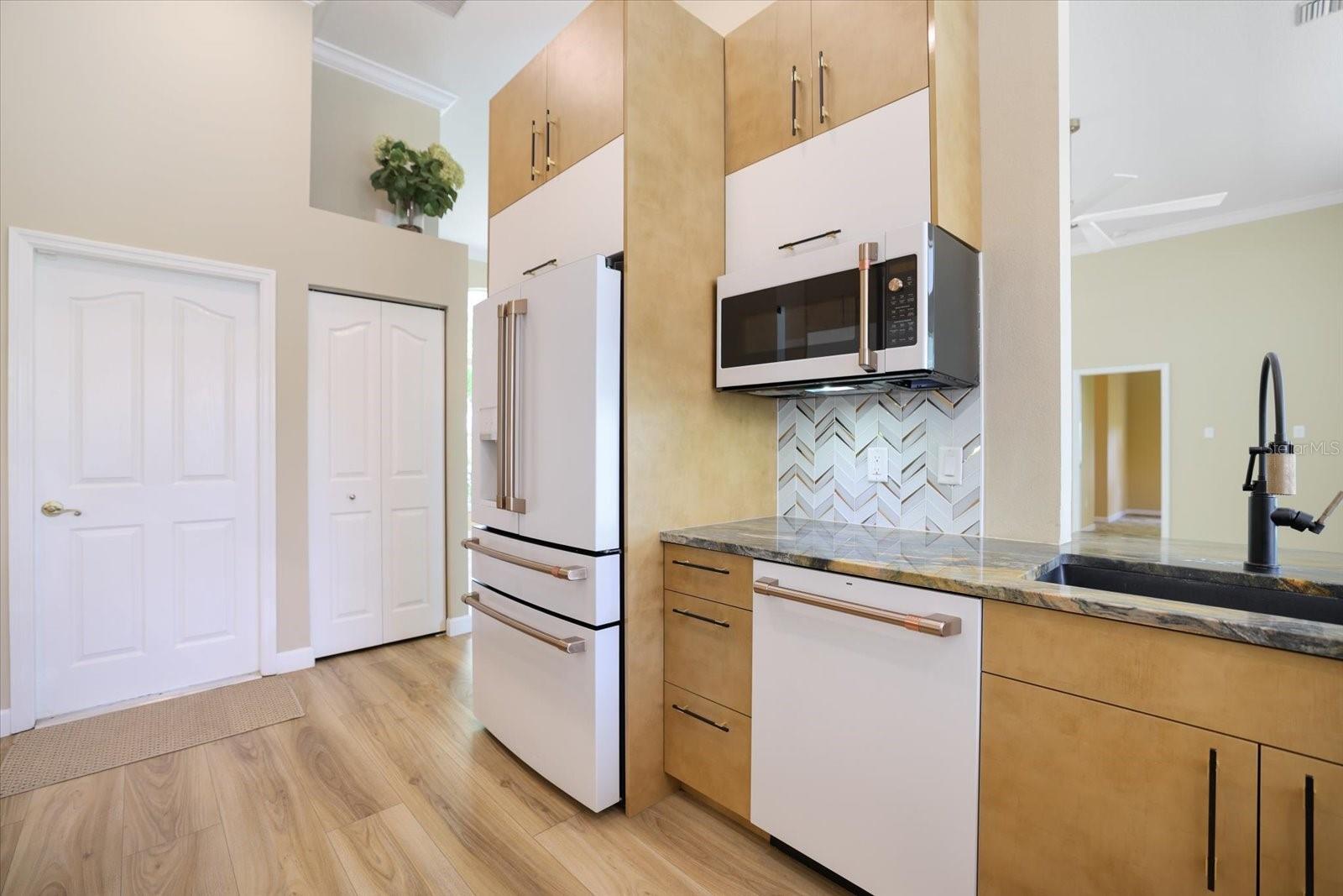 567 LAKE OF THE WOODS DR — photo 9