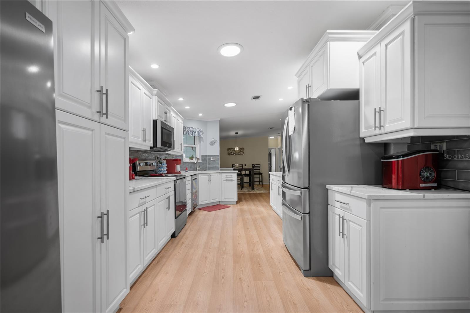 8433 REGAL WAY — photo 4