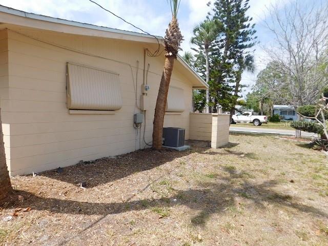 612 SHAMROCK BLVD — photo 22