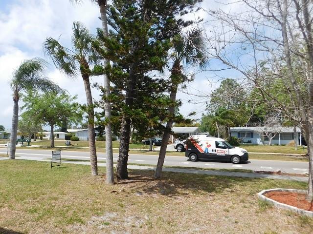 612 SHAMROCK BLVD — photo 23