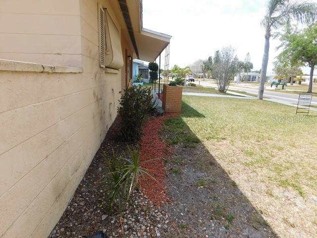 612 SHAMROCK BLVD — photo 24