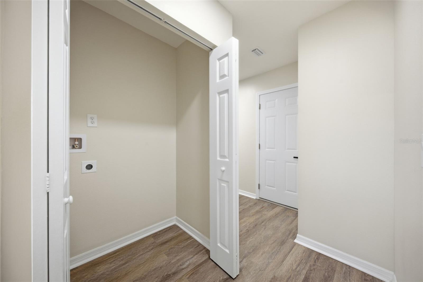2051 MAGNOLIA DR — photo 18