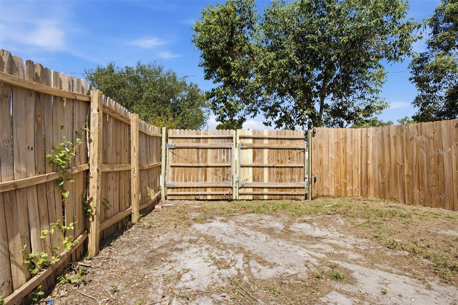 2051 MAGNOLIA DR — photo 42