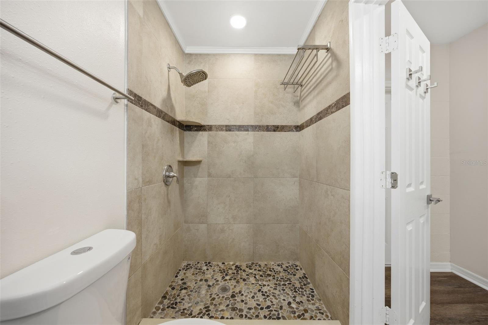 2051 MAGNOLIA DR — photo 34