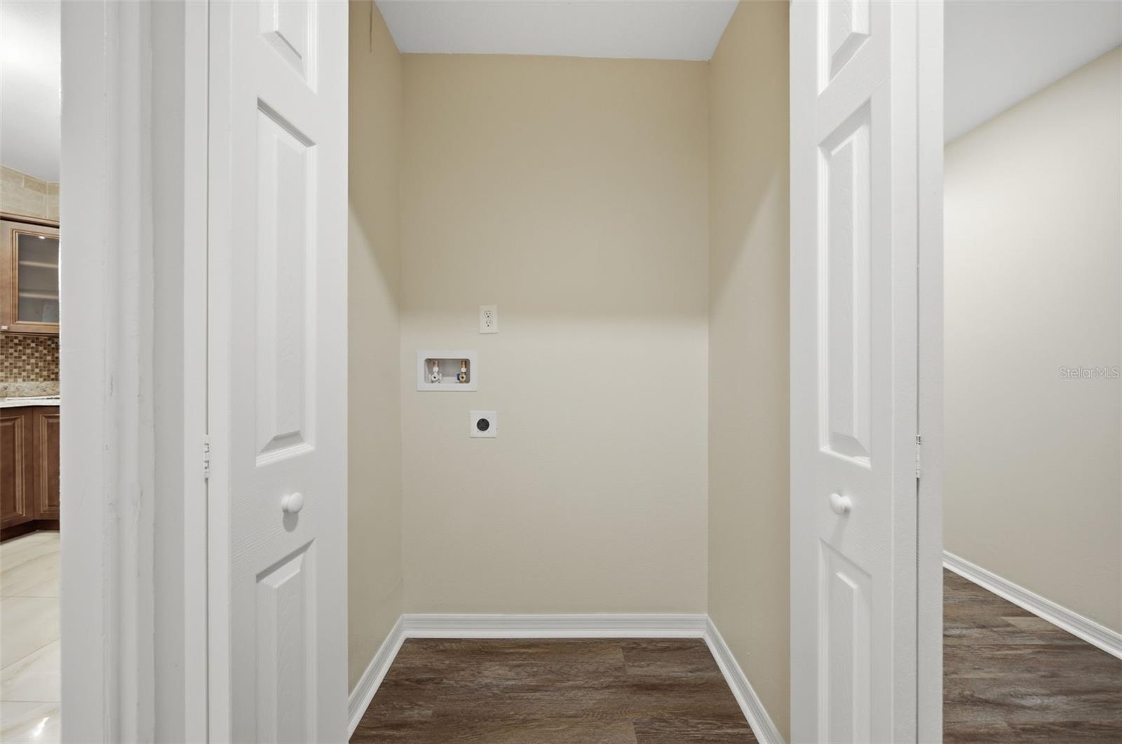 2051 MAGNOLIA DR — photo 36