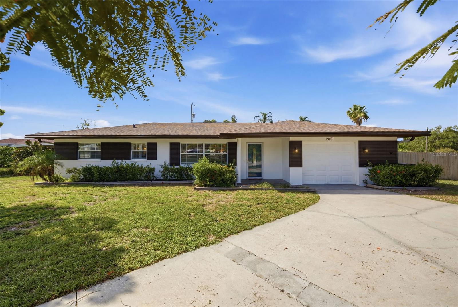 2051 MAGNOLIA DR — photo 2