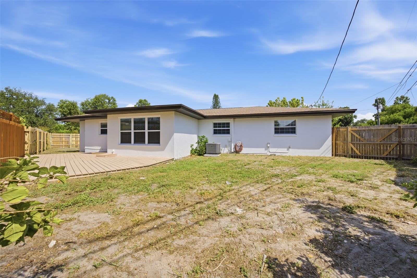 2051 MAGNOLIA DR — photo 40