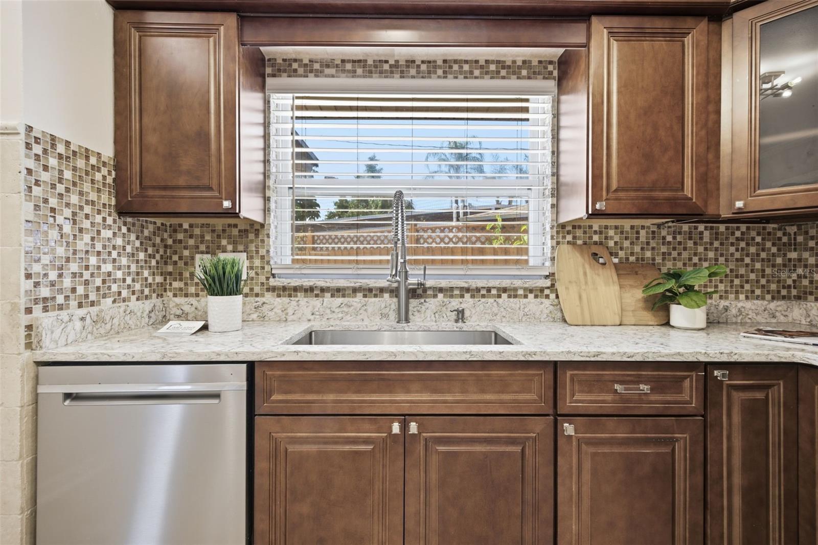 2051 MAGNOLIA DR — photo 15
