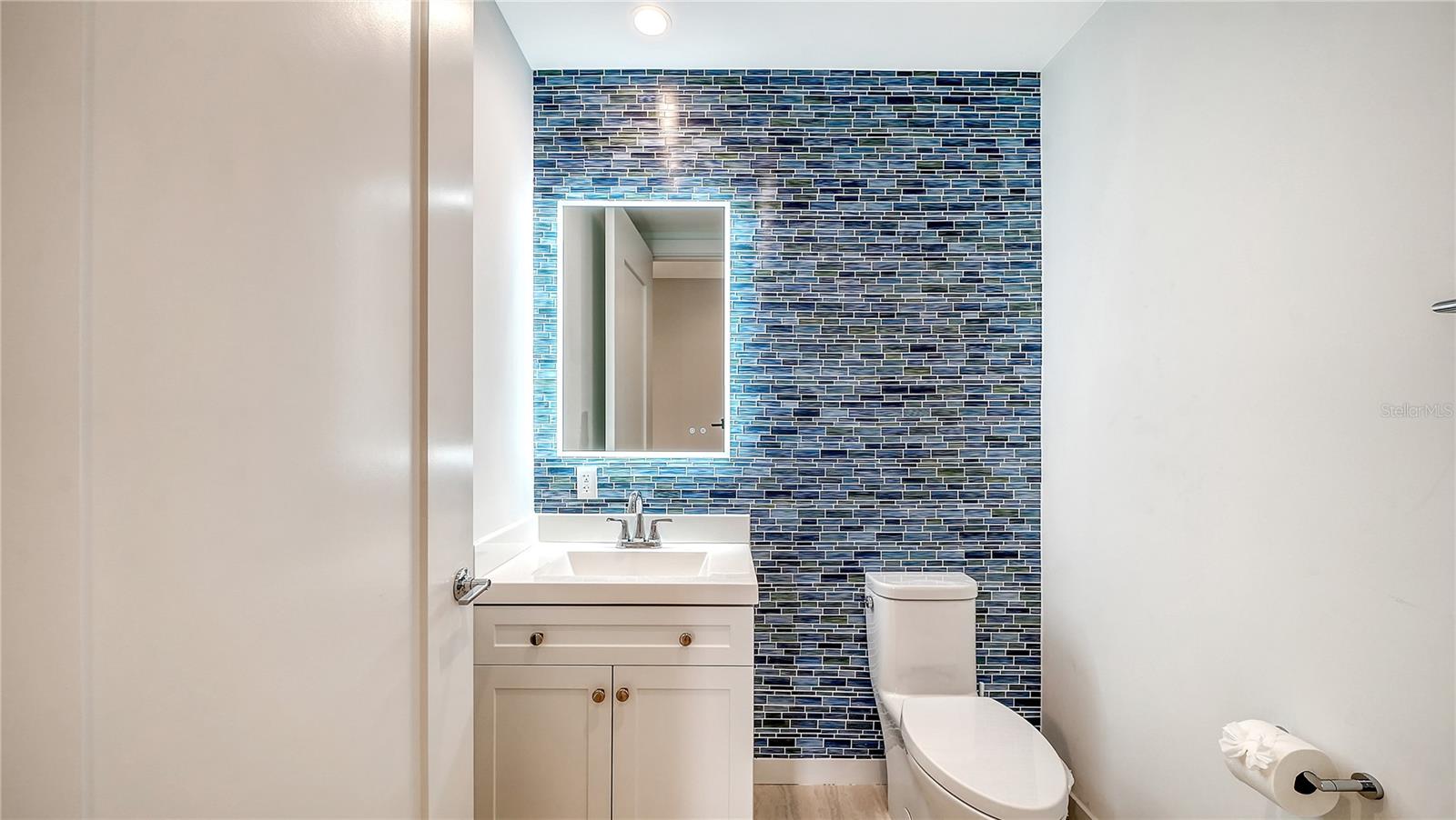 301 QUAY CMN #1507 — photo 39