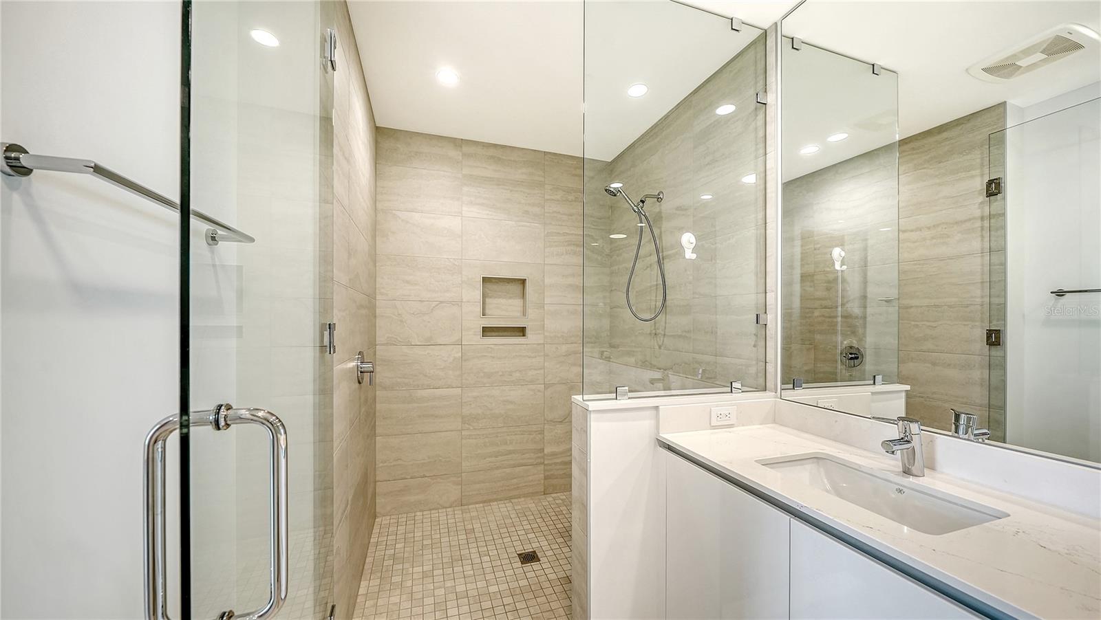 301 QUAY CMN #1507 — photo 31