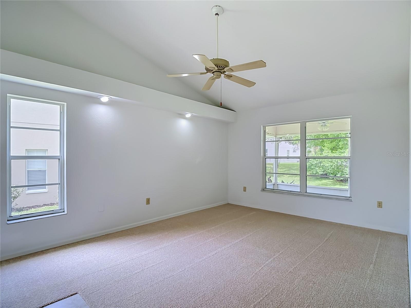 13827 WOODWARD DR — photo 40