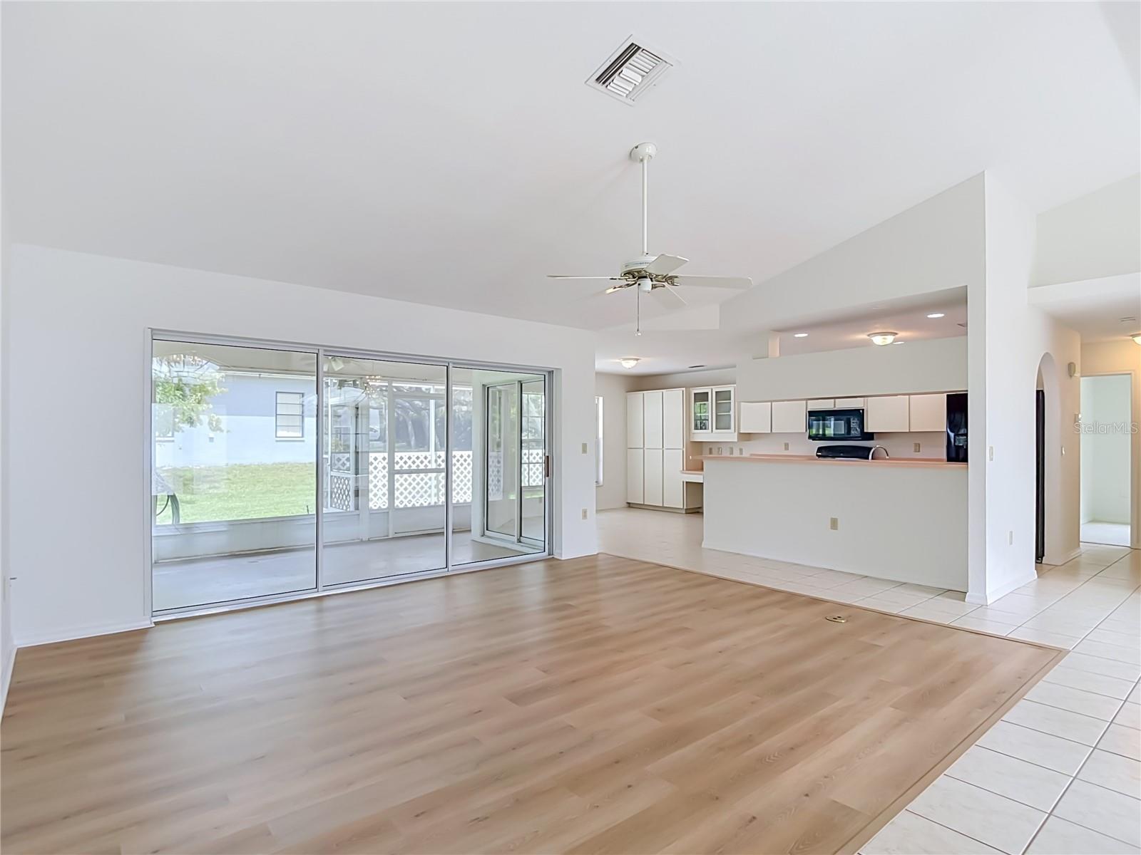 13827 WOODWARD DR — photo 24