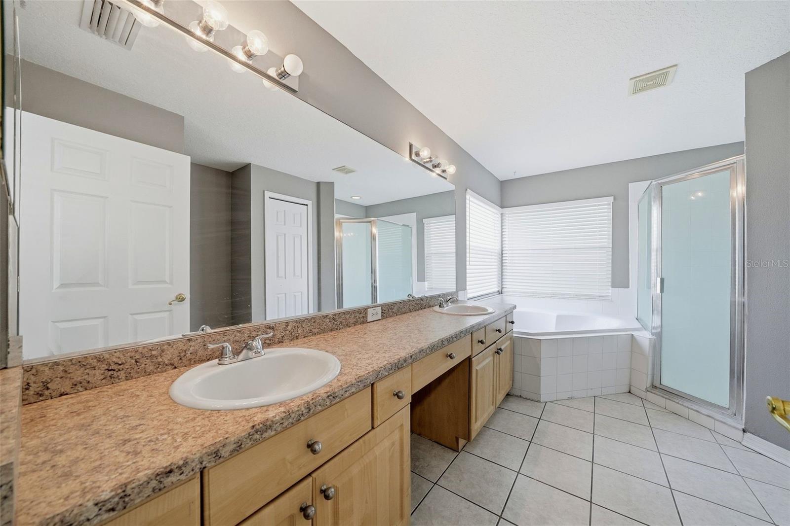 5553 BRADDOCK DR — photo 28