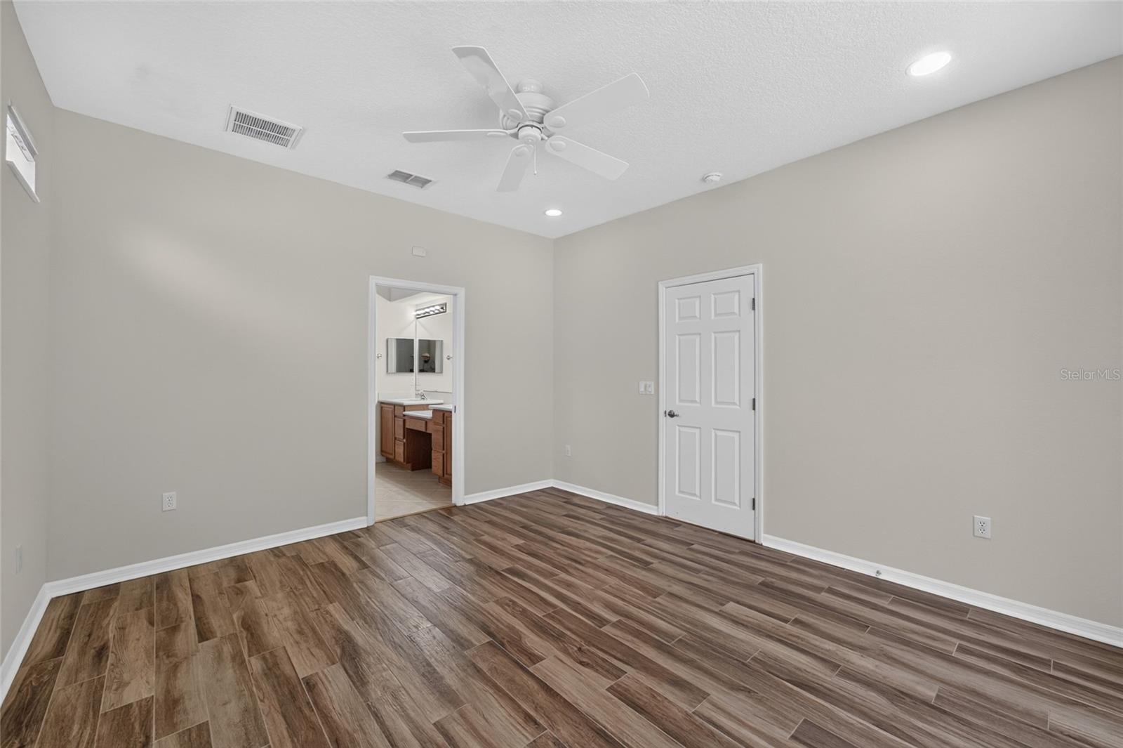 20931 DIAMONTE DR — photo 36