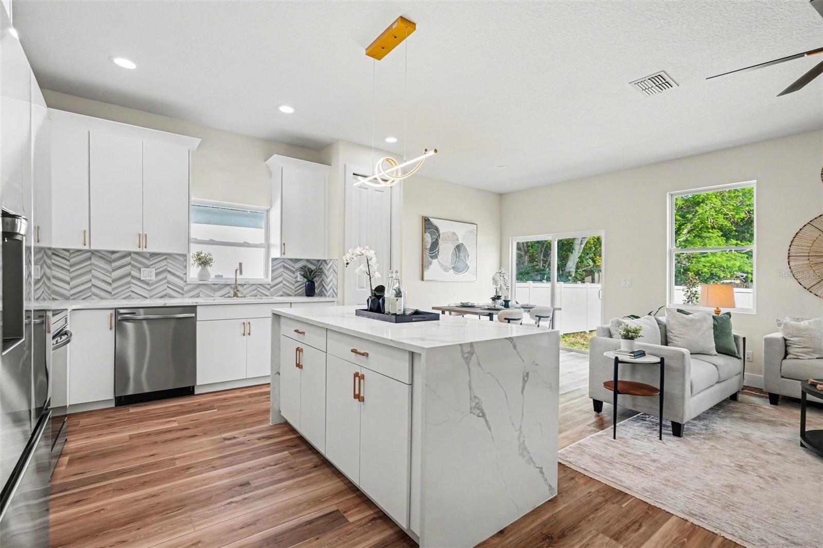 1719 W PERIO ST — photo 9