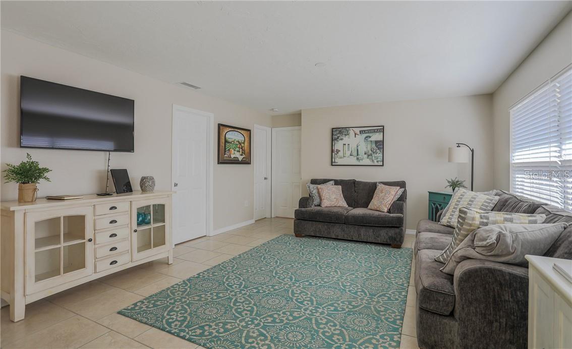 2907 HYDE PARK ST — photo 9