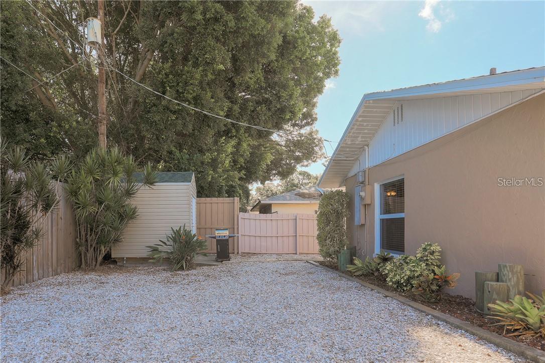 2907 HYDE PARK ST — photo 24