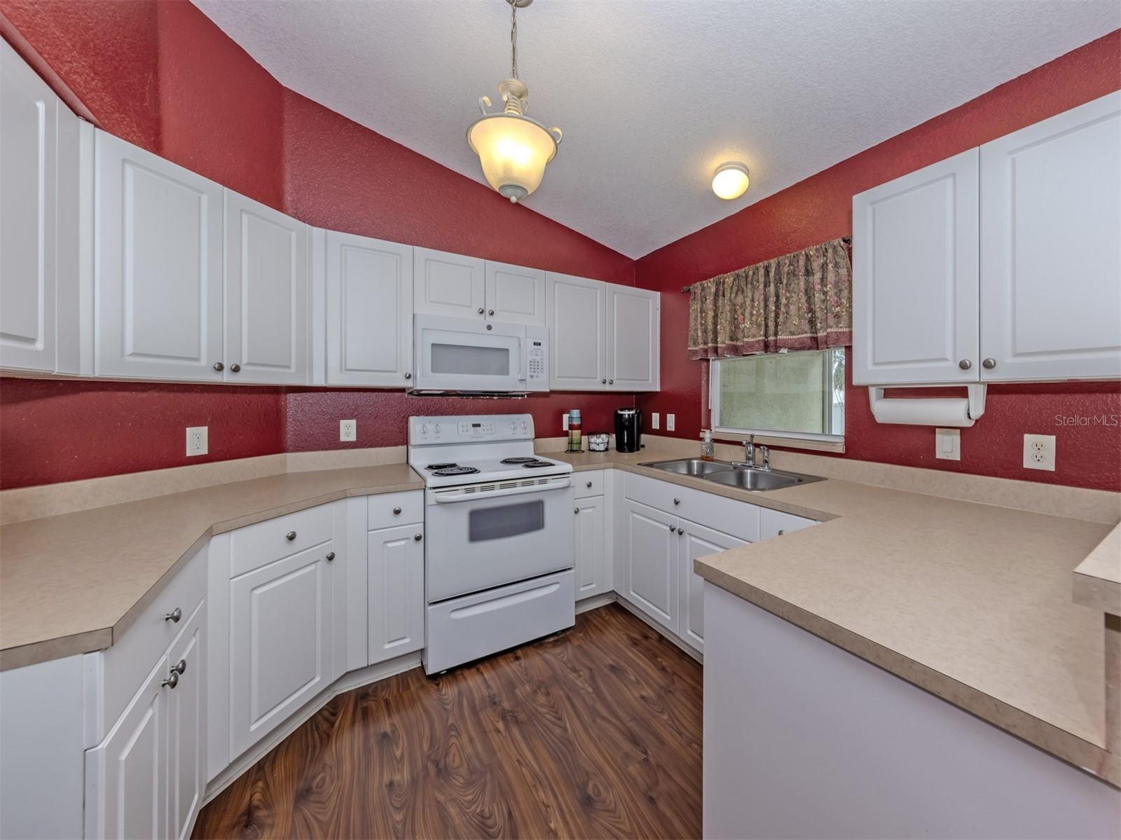 2136 PENGUIN LN — photo 16