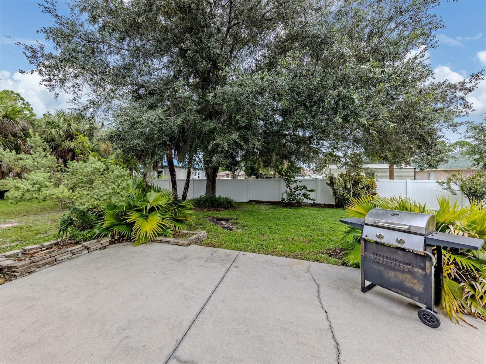 2136 PENGUIN LN — photo 27