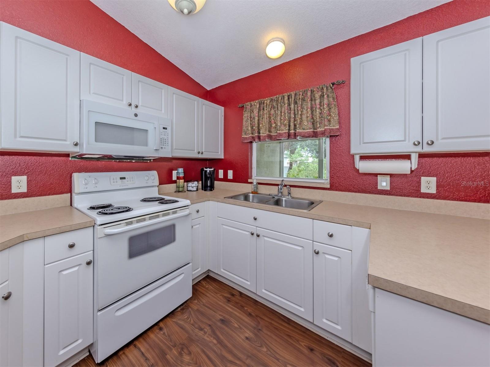 2136 PENGUIN LN — photo 12