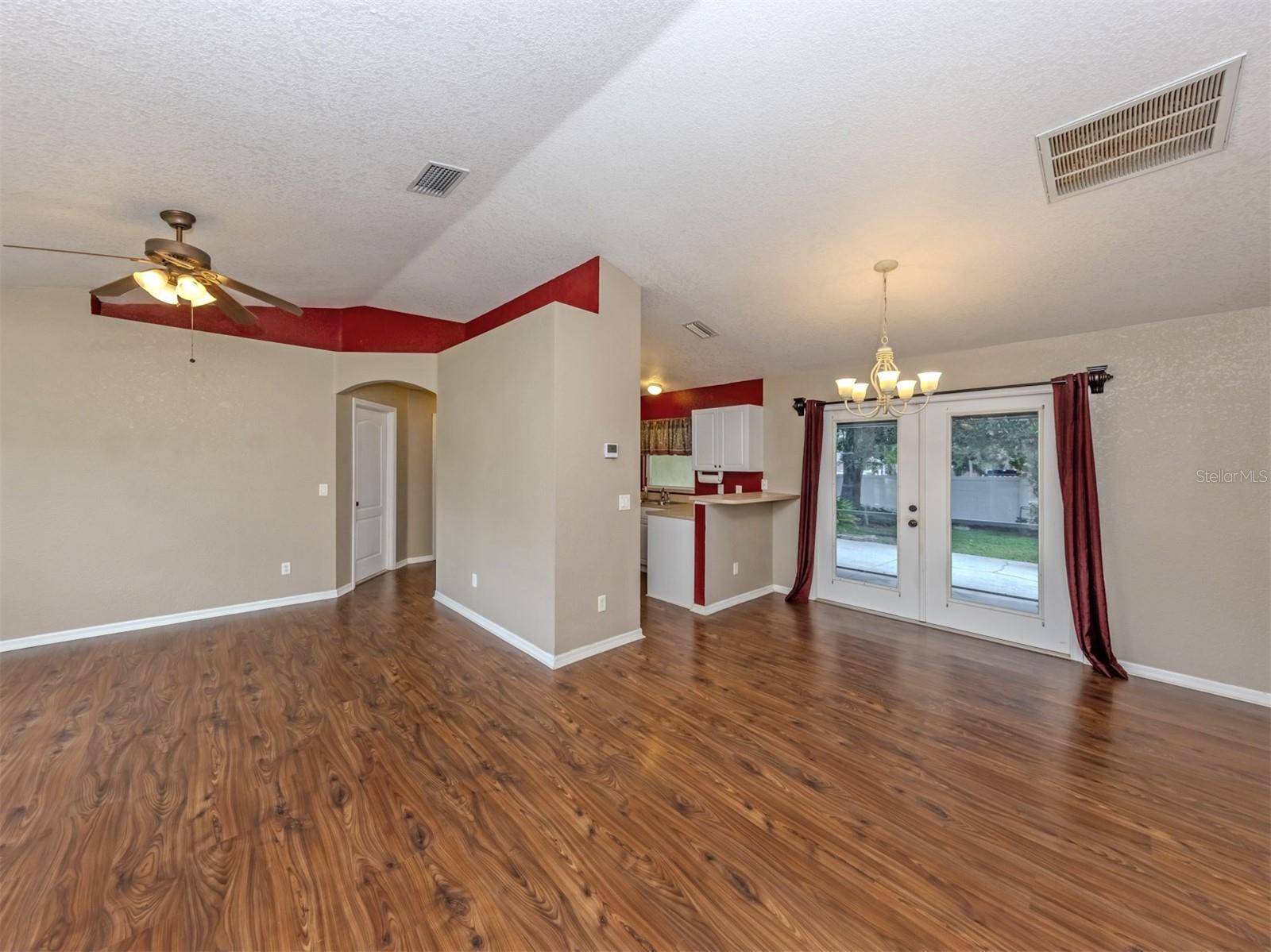 2136 PENGUIN LN — photo 9