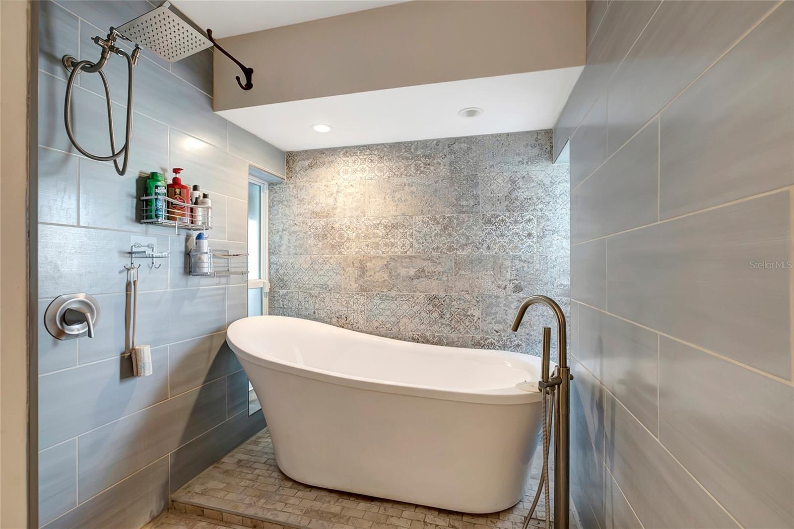 809 JACARANDA DR — photo 12