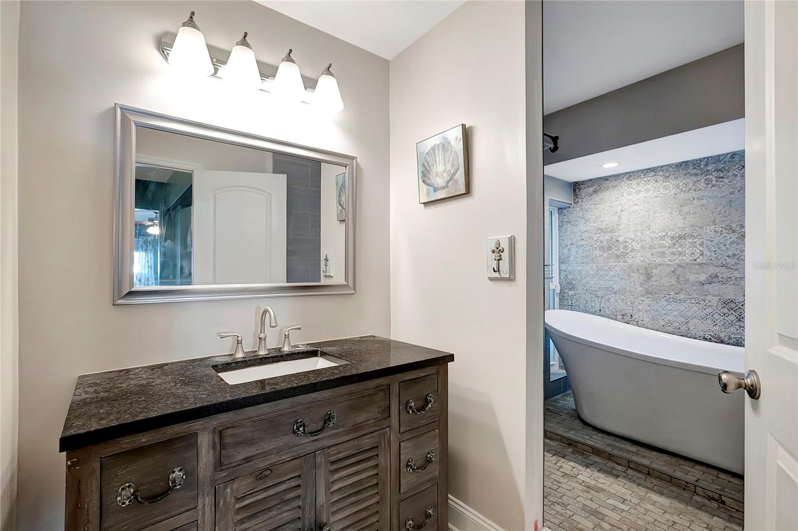 809 JACARANDA DR — photo 11