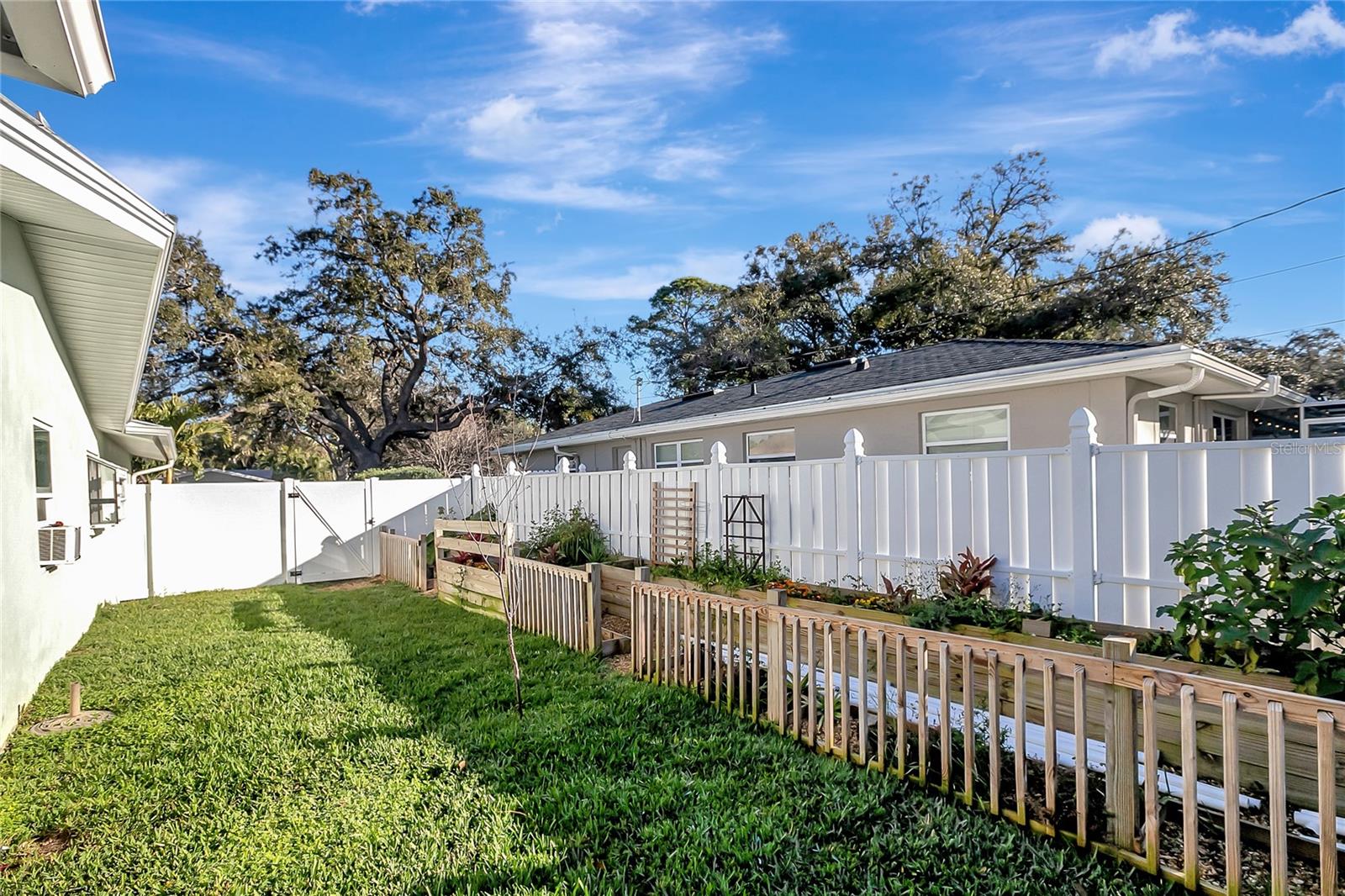 809 JACARANDA DR — photo 16